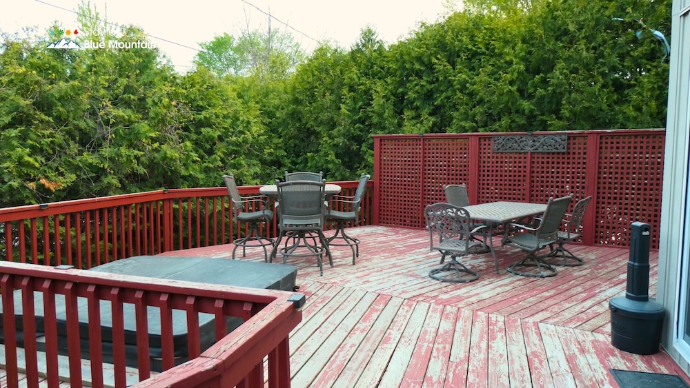 Mountain Views, Steps to BM Village, Hot Tub, BBQ.
