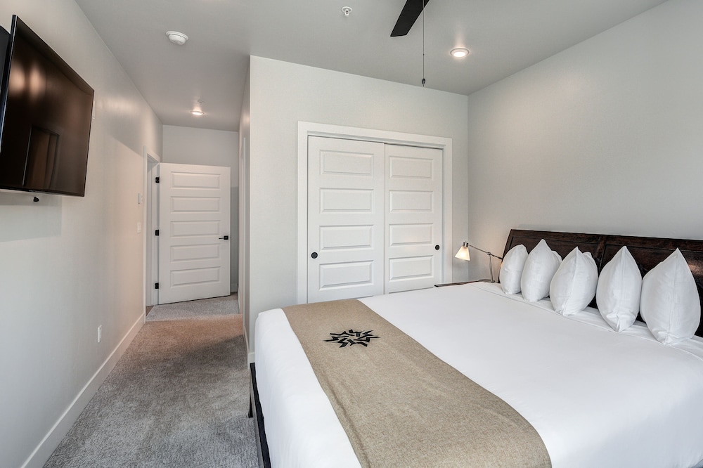 Spacious And Luxurious 2br Condo - Kids Ski Free 2 Bedroom Condo