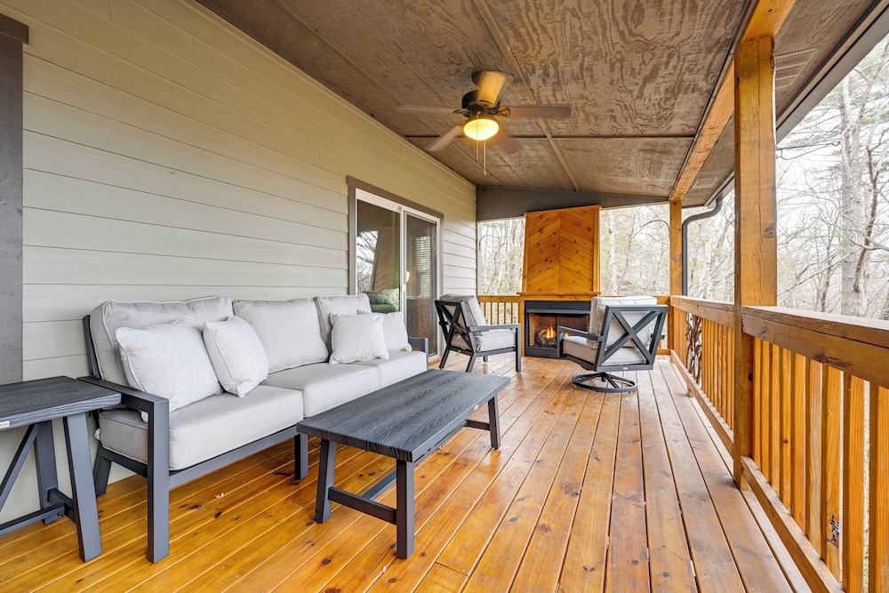 Sapphire Valley Resort Cabin w/ Fireplaces + Grill