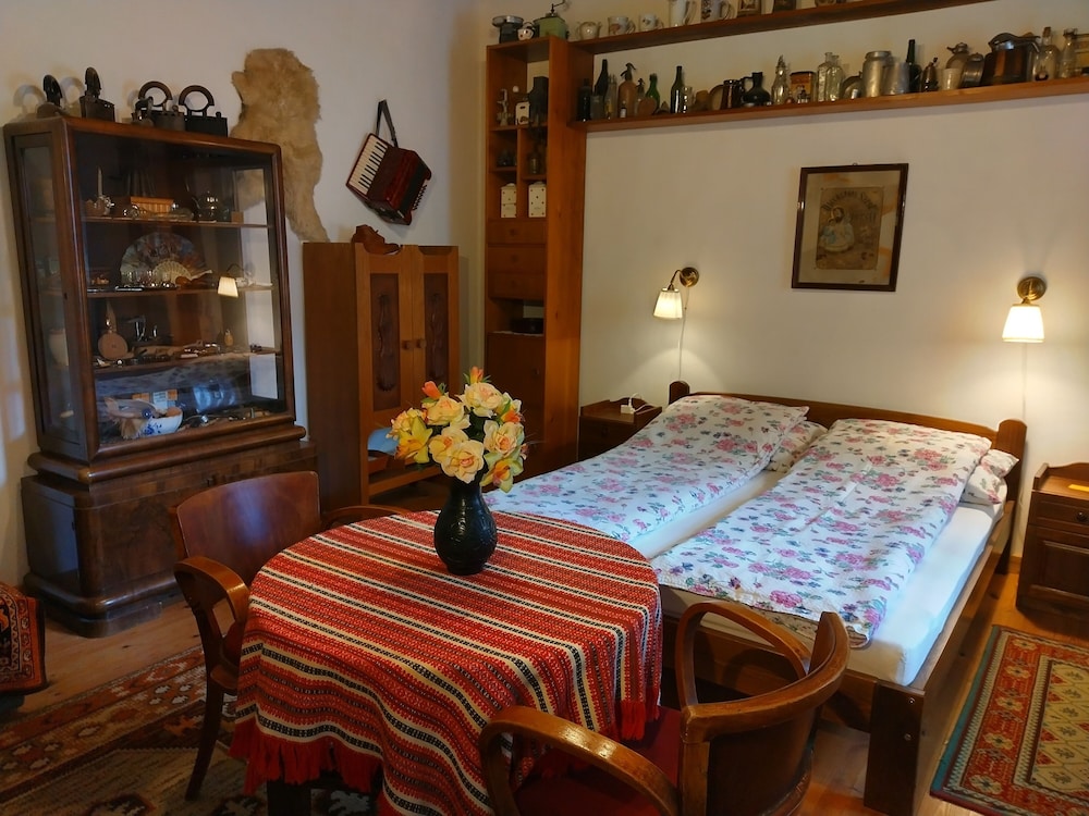 Room in Farmhouse - Rustic Charm - two Bedroom Suite 8601 view 4