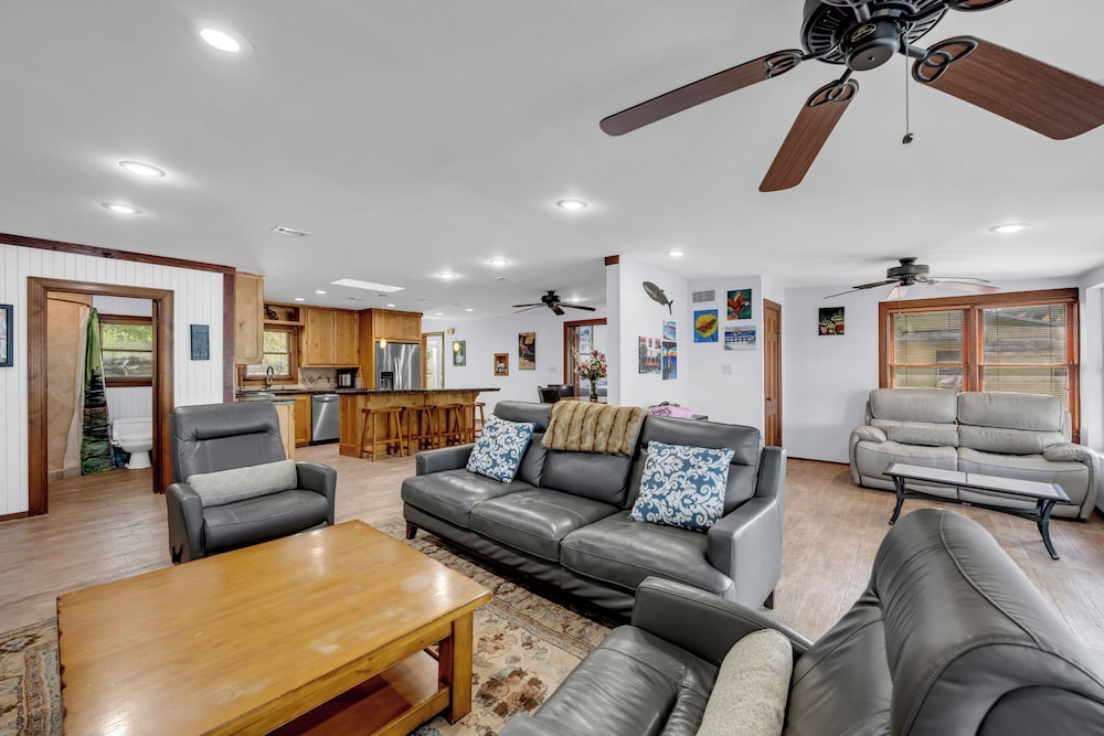 River Oaks Place