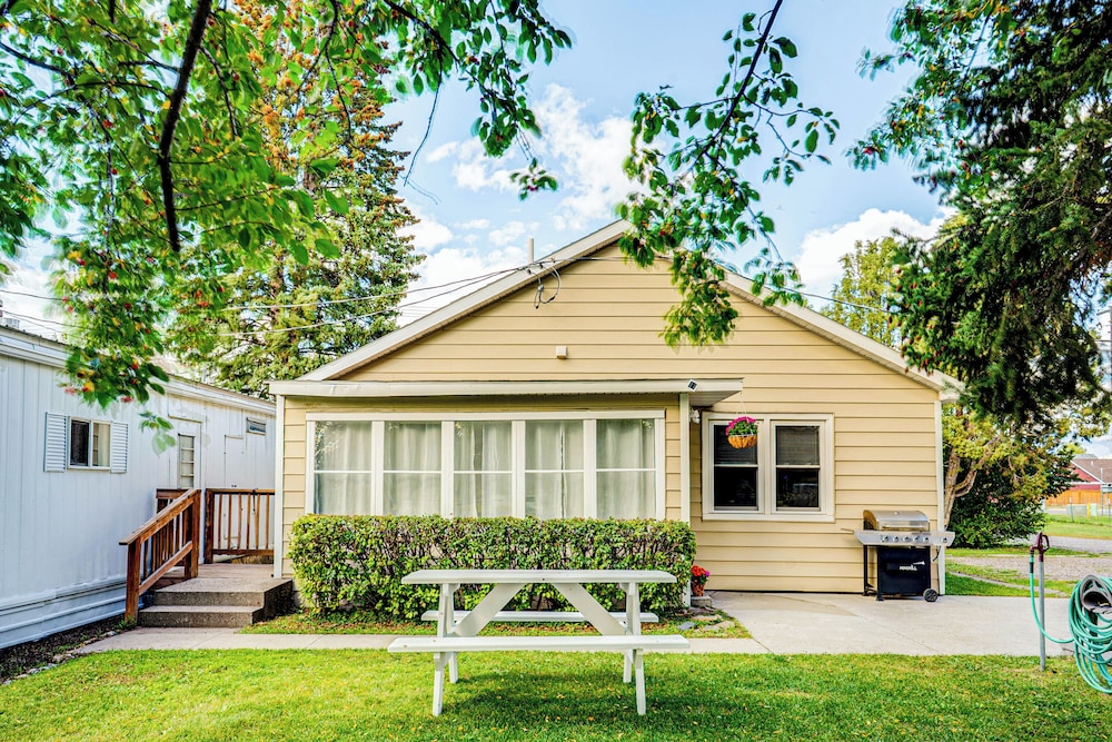 Fishing & Skiing Base! Residential Bozeman Escape