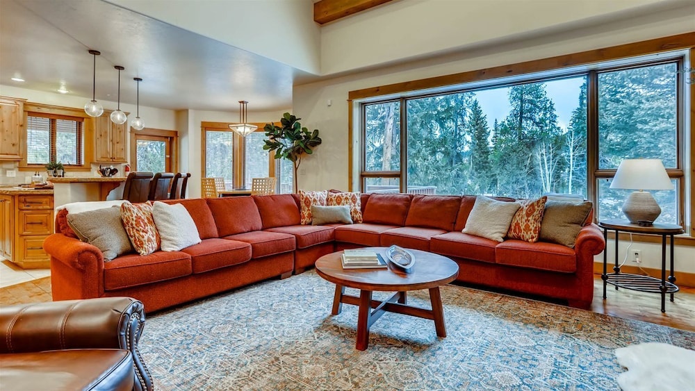 Domicile Suites at Venn on Main - Property Image 11