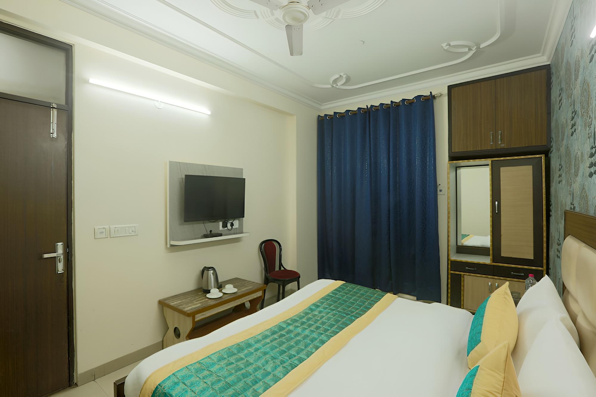 Hotel Mayank Plaza-Near IGI Airport Terminal-3 view 5