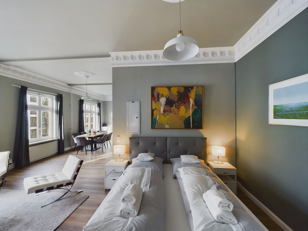 Art Apartments