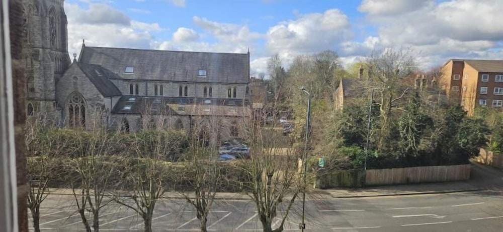 Brondesbury Apartment