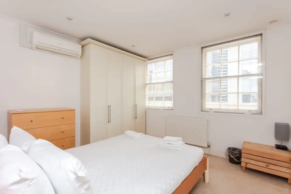 Homely 2 Bedroom Flat Near Embankment Station