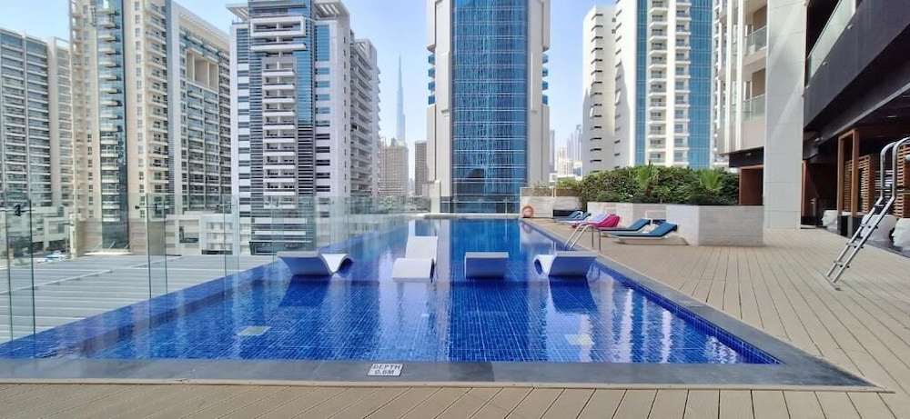 Manzil - Luxury 2BR w Pool and Burj View