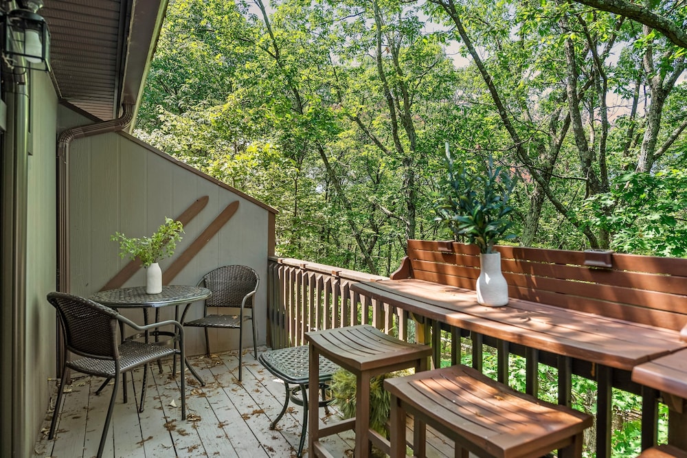 Slope Lodge by Avantstay Prime Location Pool Hot Tub Access Deck