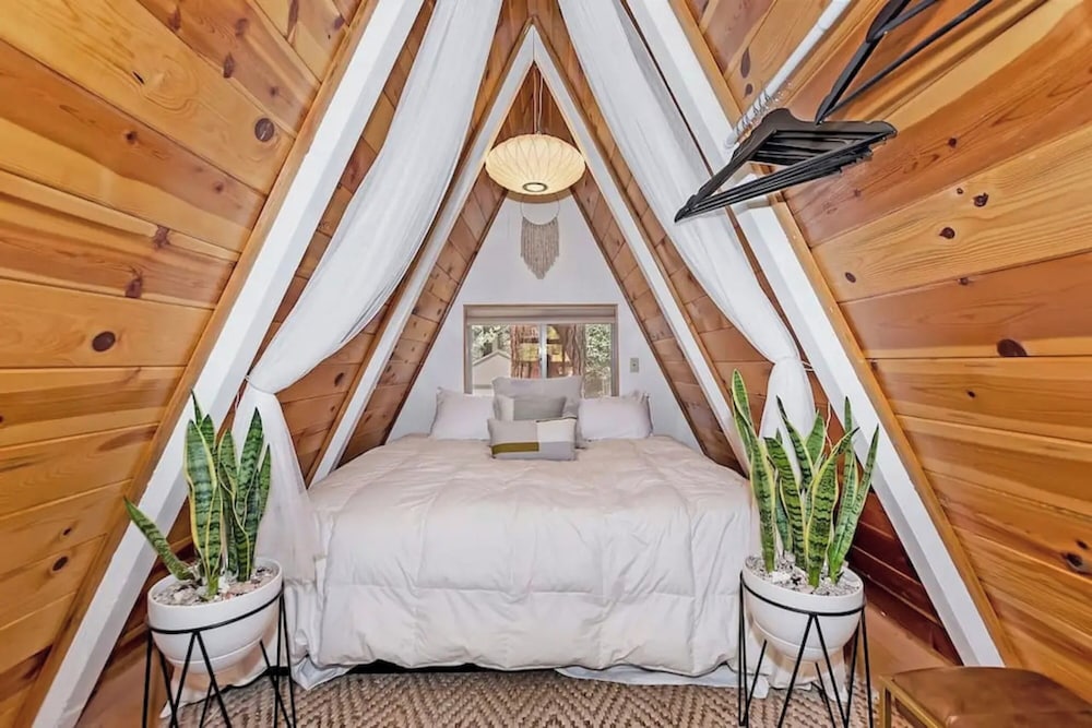 Acute A-frame Cabin w WiFi