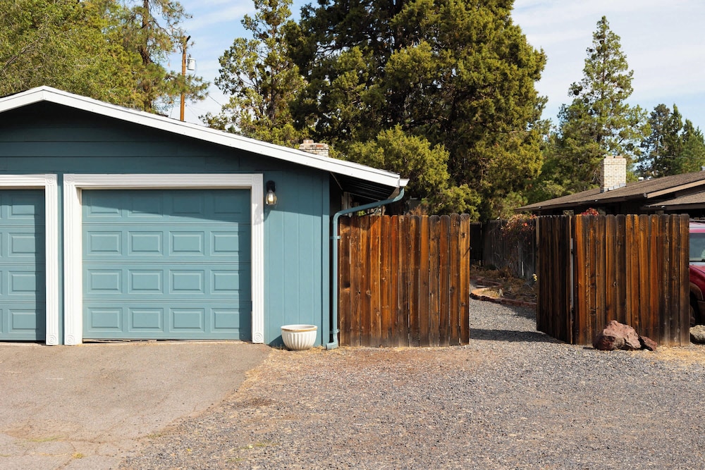 10min to Downtown Bend Chic 2bdr
