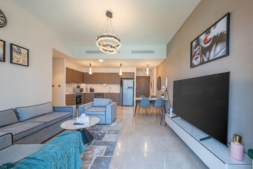 Skyline Majesty - Luxury Living with Full Burj Khalifa & Fountain Views