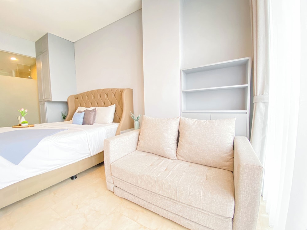 Minimalist and Cozy Studio at Apartment Art Deco