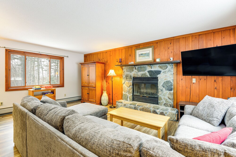 7 Mi to Mt Snow Resort: Family Home w/ Fire Pit!