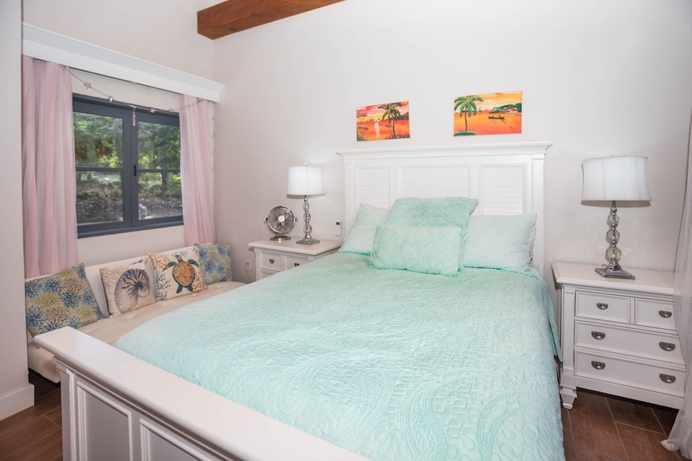 Casa Catarata 3 Bedroom Home by RedAwning view 4