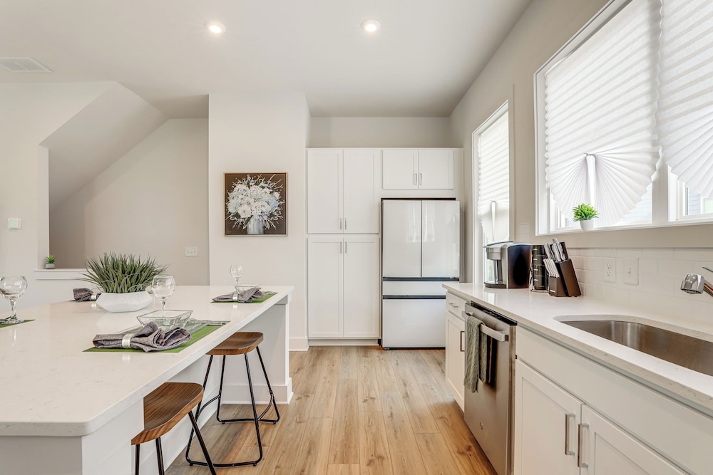 Townhome 1 Mi to Grant Park & Atlanta Beltline!