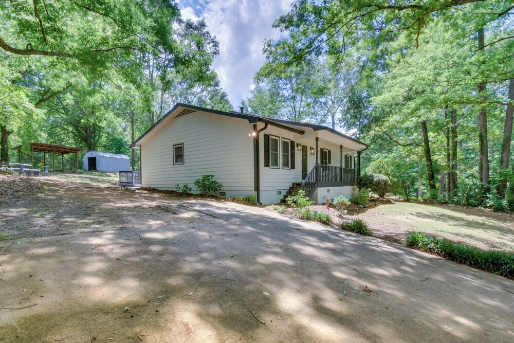 Athens Home w/ Deck - Near Sanford Stadium! view 4