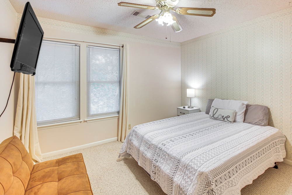 Walk to Lake Desoto: Home w/ Hot Tub Access!