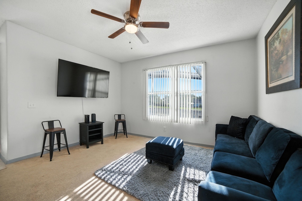 Family Retreat With Private Pool Near Disney! 3 Bedroom Residence