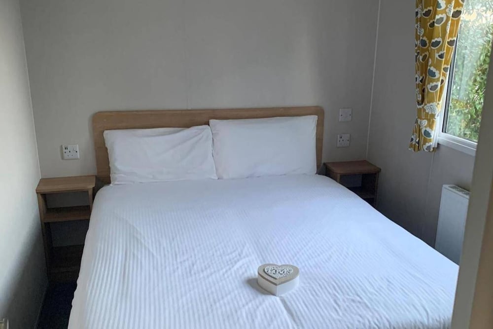 3 Bed Cabin - Sleeps 8 - Wifi, Free Parking, Pets