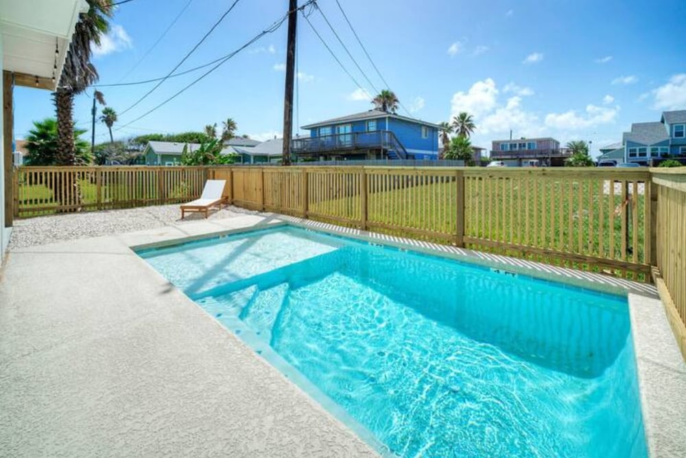 Alright Alright Alright by Avantstay Pool