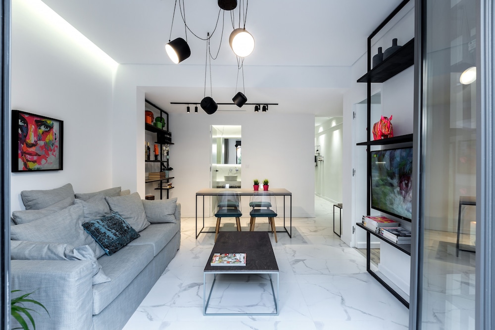 Elysan Urban Stays