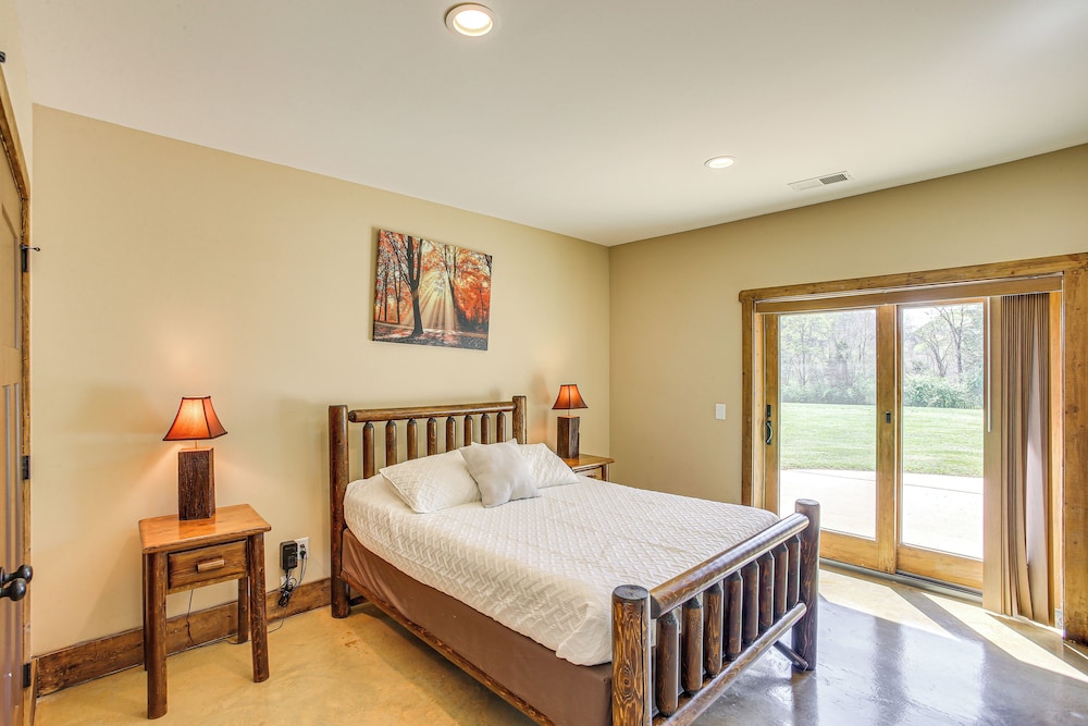 Spacious Group Getaway Near Cumberland River!