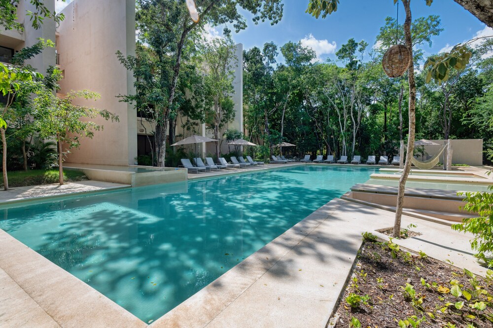 Artra - modern comfort with pool