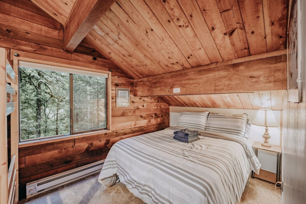 26sl - Hot Tub - Bbq - Game Room - Sleeps 8 3 Bedroom Home by RedAwning
