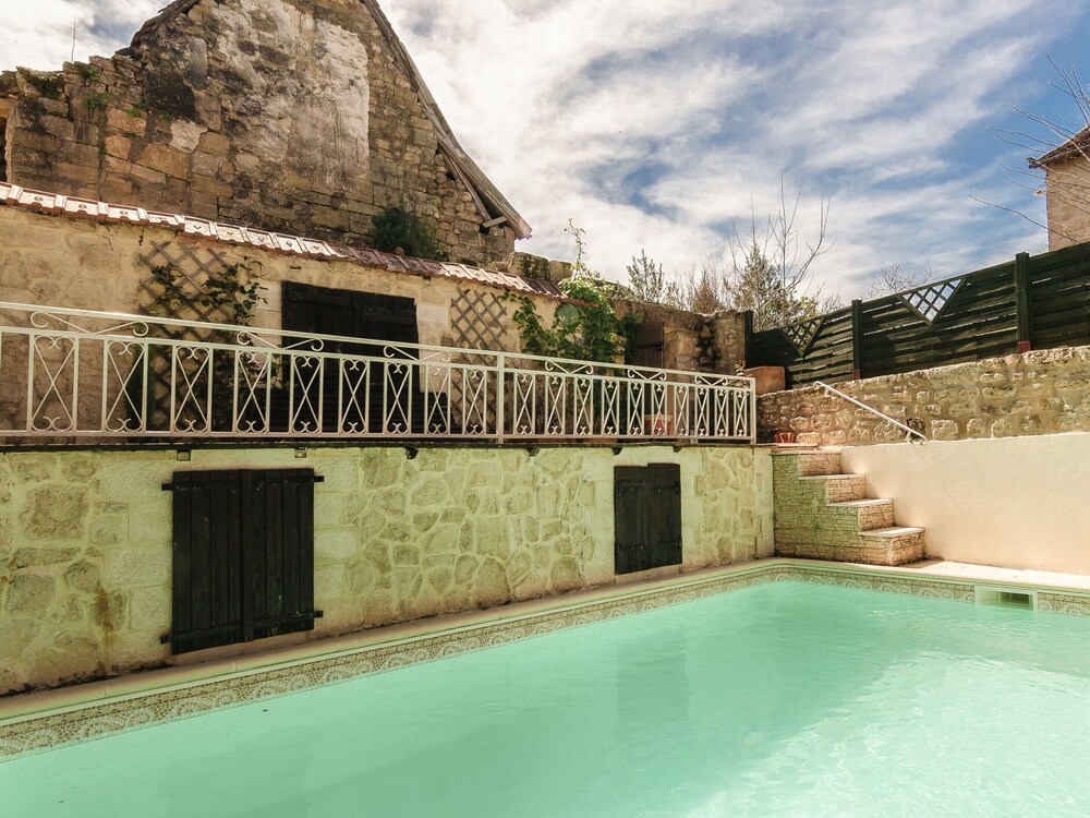 Elegant Holiday Home in Coubjours