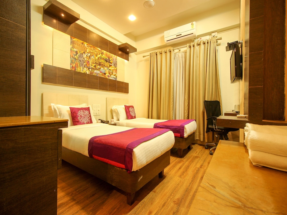 OYO 7752 Hotel Diva Residency