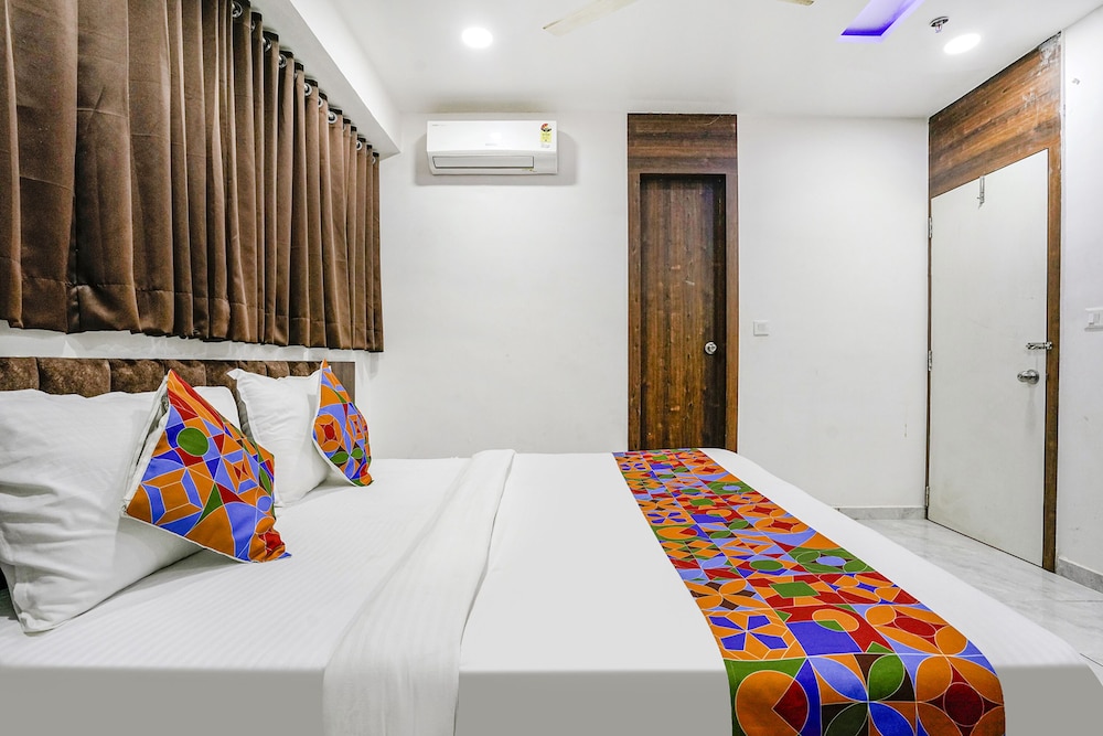 Fabhotel Rose Palace