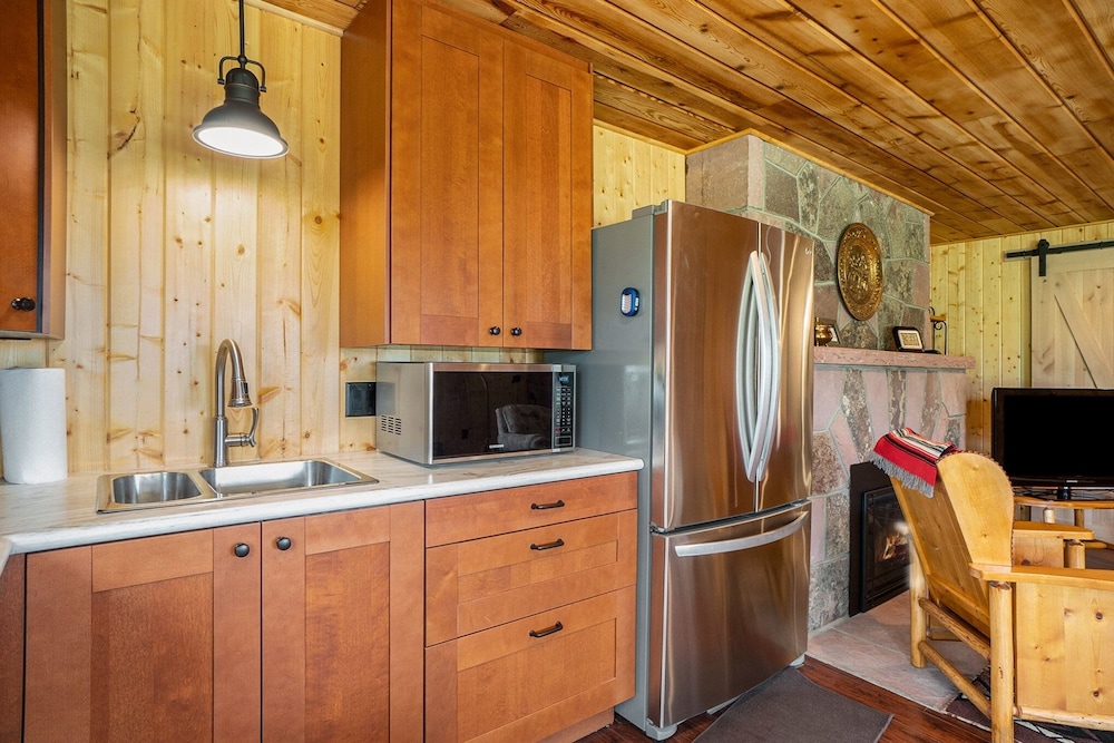 Frontier Mountain Retreat - Monthly Long-term Vacation Rental 30 Days Minimum -- Estes Park 1 Bedroom Apts by RedAwning - Property Image 25