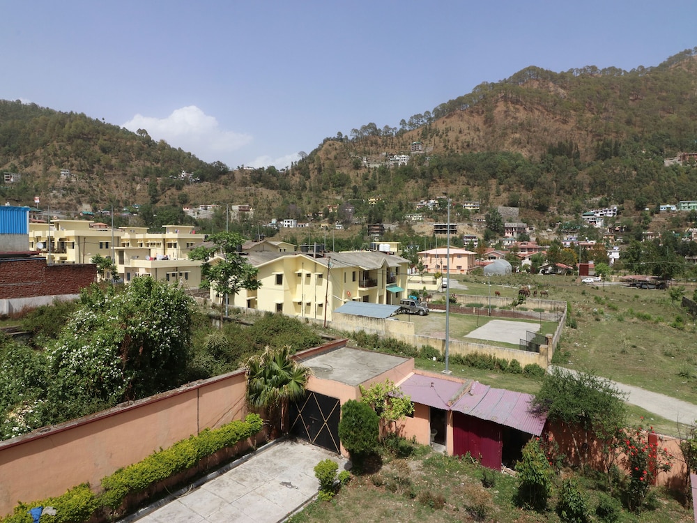 OYO 13884 Holiday Homes
