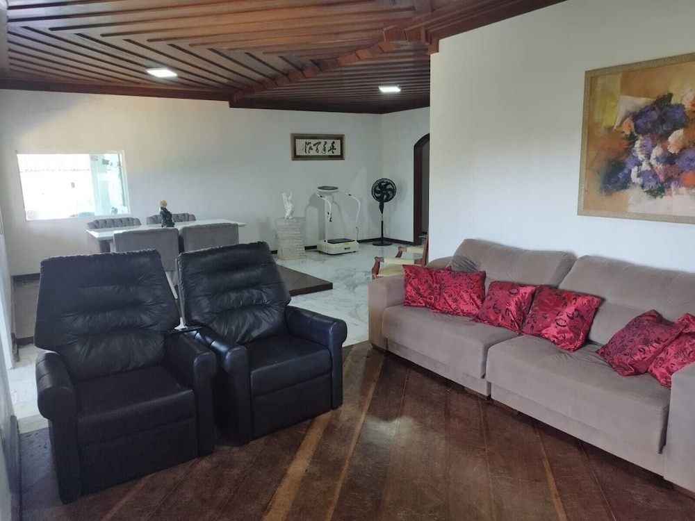 Casa com Piscina 50000 lts Área Gourmet