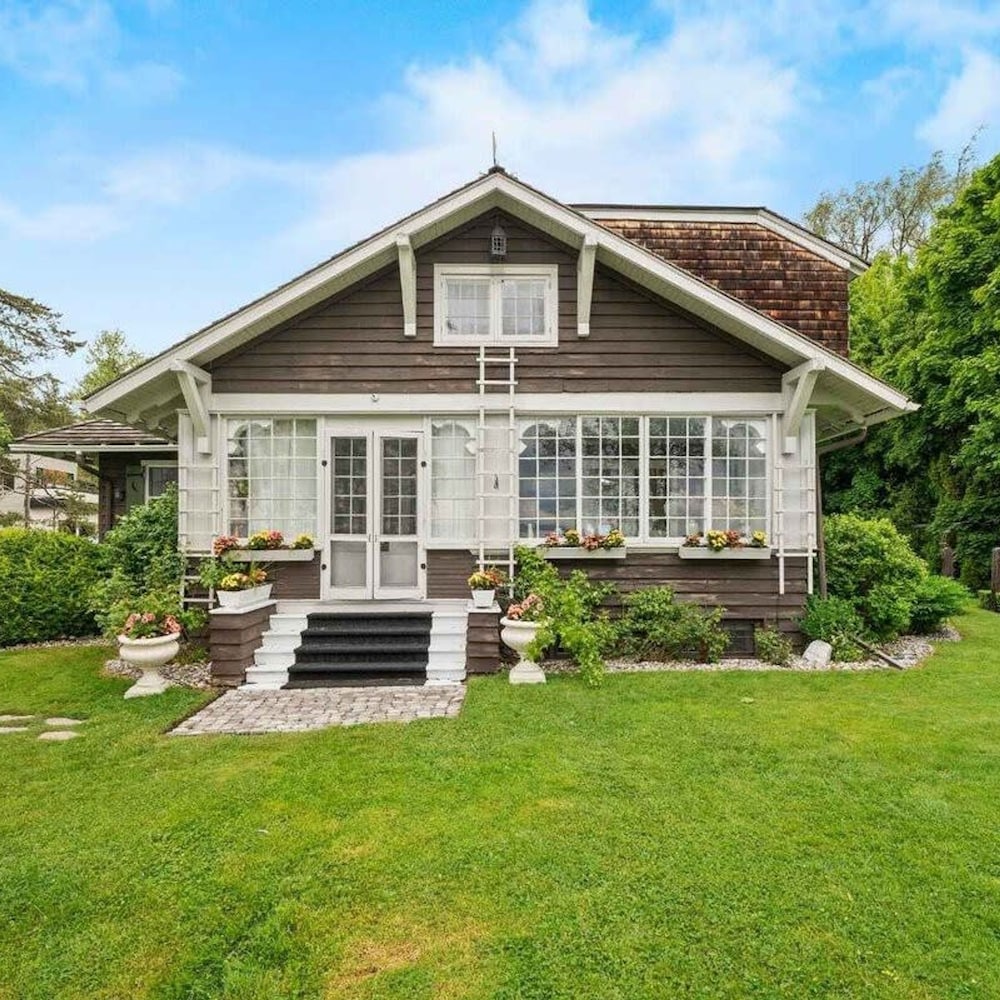 Luxury Waterfront Fairytale Home -carmen Elisabeth