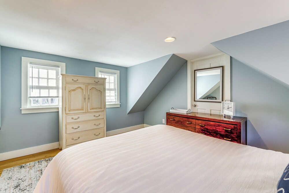 3 Mi to Dtwn: Mystic Getaway w/ Deck & Grill!