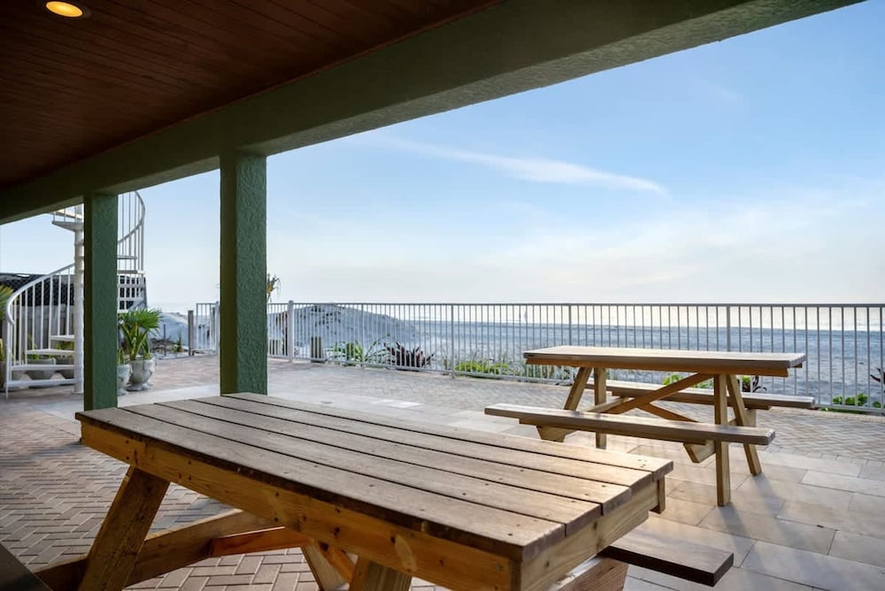 Stones Throw Beachfront Family Suite 3 Views