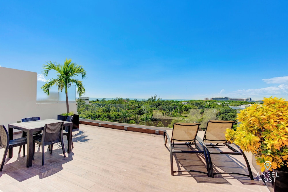 Jungle & Ocean View Condos