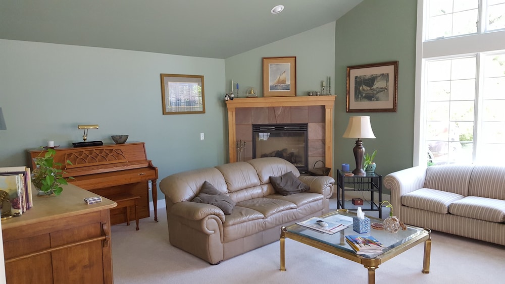 Captain's Quarters Motel - Property Image 1