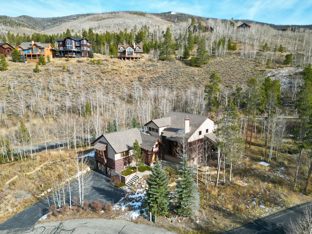 11 Stormwatch Circle 4br 3.5ba 4 Bedroom Home