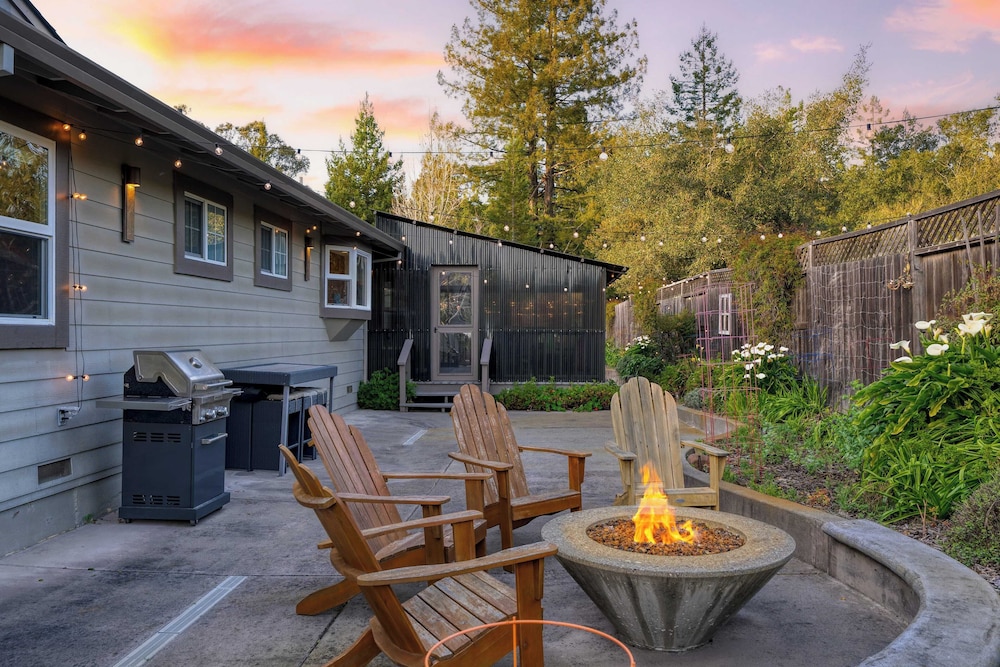 Pool + Hot Tub + Firepit + Game Room Minutes From Sebastopol & Russian River Baker Lane Retreat