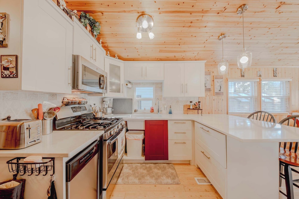 Eagles Nest Cabin Cozy Mountain Retreat for 4