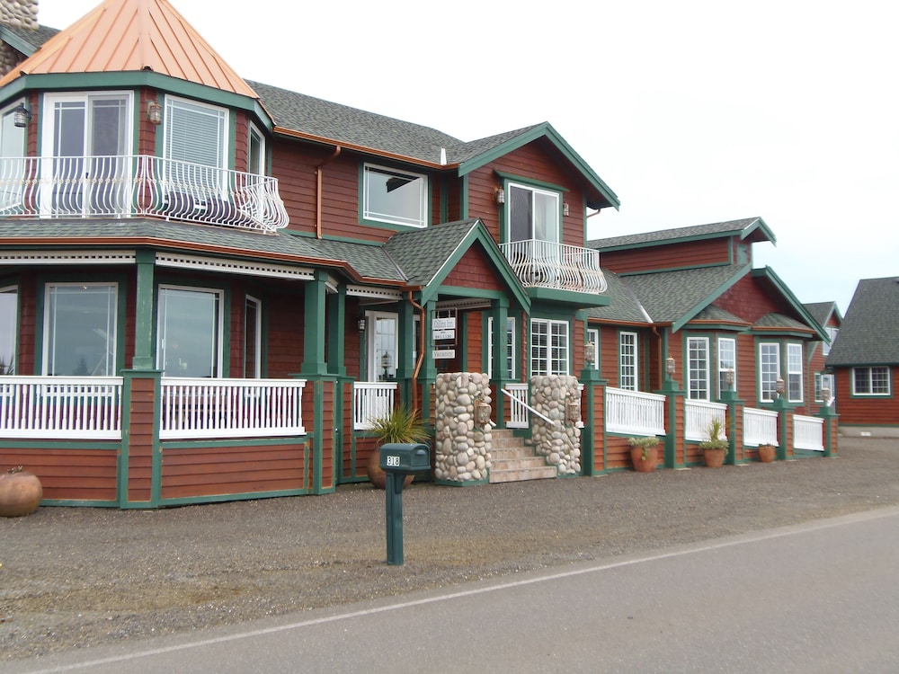 The Collins Inn and Seaside Cottages - Adults Only