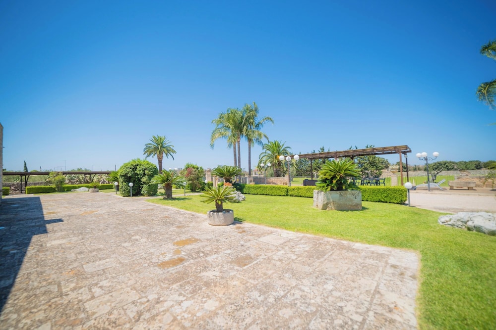 Masseria Relais Saraceno with pool view 5