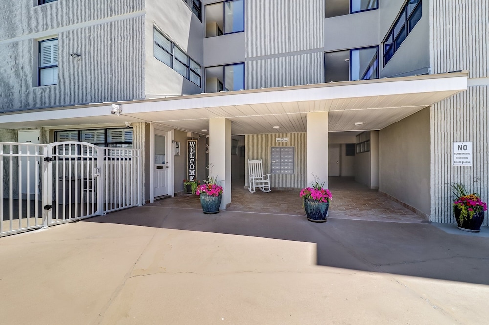 Ketch Courtyard 405 2 Bedroom Condo