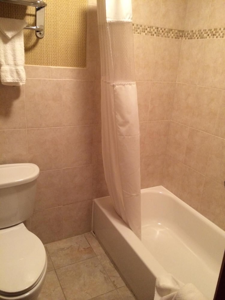 Pacer Inn And Suites Delaware