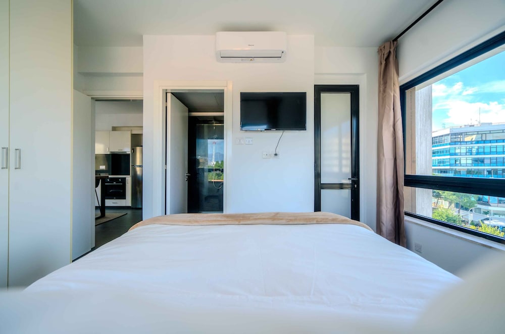 Chic City Center Stay With Stunning View