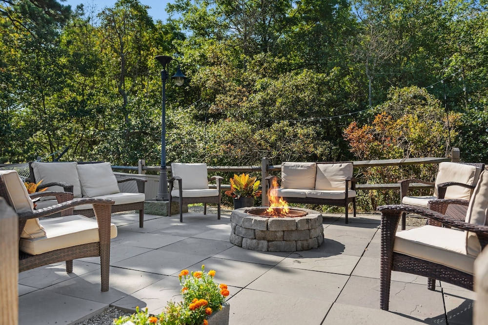 The Bigwood Cabin by Avantstay Hot Tub Firepit Pool Table Private Yard
