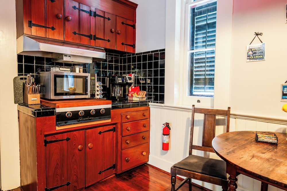French Quarter Lanaux Mansion B & B